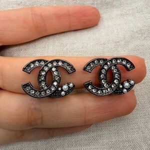 ✨Vintage Chanel Gunmetal Crystal CC Clip-On Earrings🖤